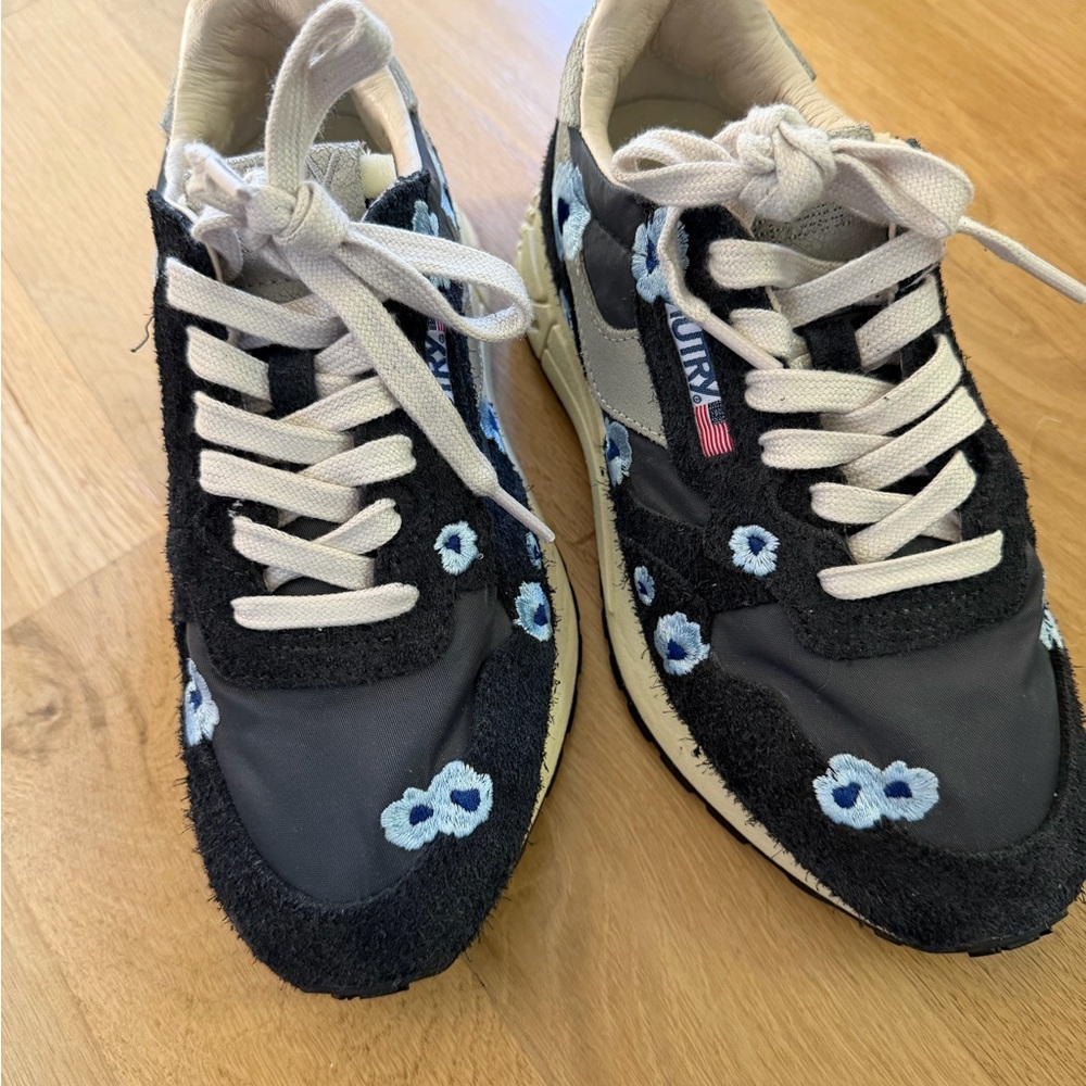 Floral Embroidered Black Sneakers